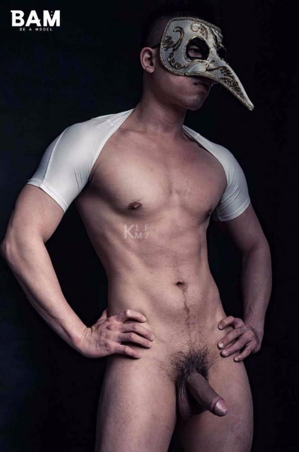 BE-A-MODEL-1-創刊號-X-ISSUE-面具男的情慾世界